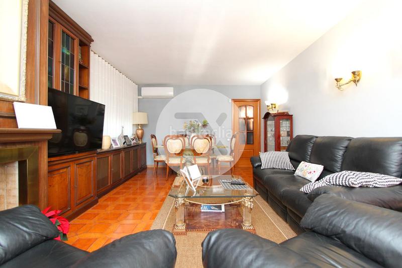 Foto 6dfe309b-ea51-4347-b20d-87ec948588bd. Casa con camino riscaldamento parcheggio piscina in Castelldefels