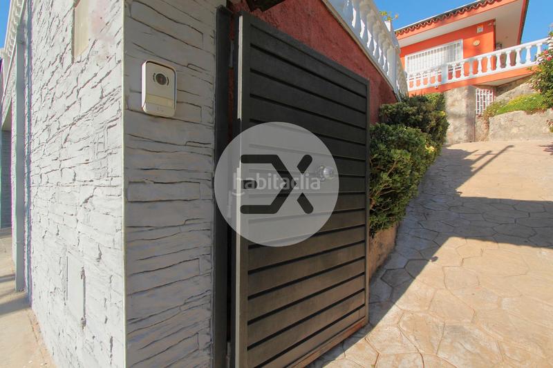 Foto 882b17e4-bad4-4ec4-a6a3-f8d953e1ee4b. Casa con camino riscaldamento parcheggio piscina in Castelldefels