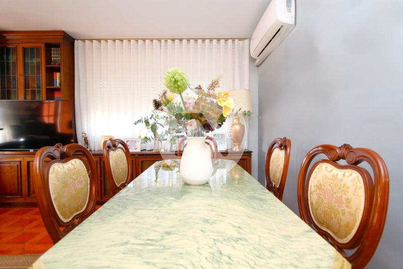 Foto 960dc0a0-def9-4c1e-b1f5-7e3100aed792. Casa con camino riscaldamento parcheggio piscina in Castelldefels