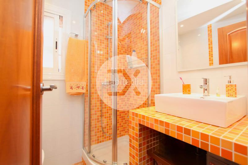 Foto b44095ba-f55a-4042-bdda-6c4a7b9da2d4. Casa con camino riscaldamento parcheggio piscina in Castelldefels