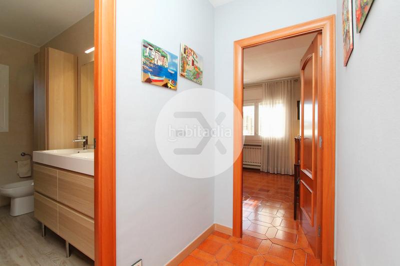 Foto ba3007f3-b397-4705-83ca-eaf9acd6e180. Casa con camino riscaldamento parcheggio piscina in Castelldefels