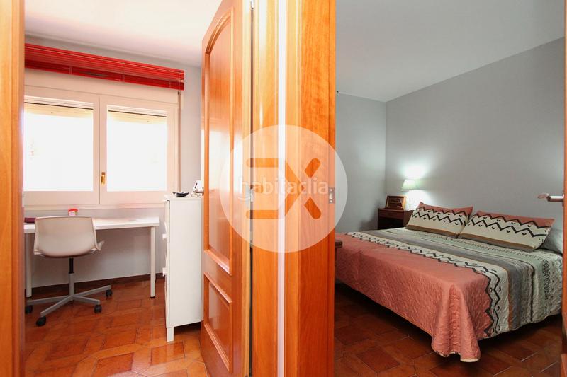 Foto c5899bf3-b199-435a-8930-3c9178bd26a2. Casa con camino riscaldamento parcheggio piscina in Castelldefels