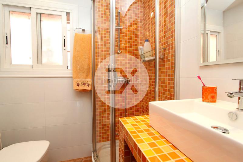 Foto f6651ca1-b4aa-4016-95f7-1254eeba52a7. Casa con camino riscaldamento parcheggio piscina in Castelldefels