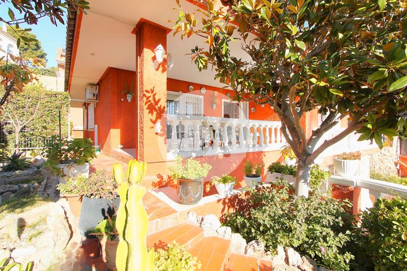 Foto 05587c5a-12c9-4fdc-807e-833e10578ce0. Haus mit kamin heizung parking pool in Montmar Castelldefels