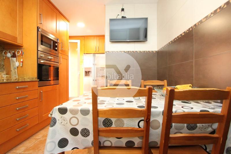 Foto 4ea8ece2-723a-4a4f-b704-2a55137d3266. Haus mit kamin heizung parking pool in Montmar Castelldefels