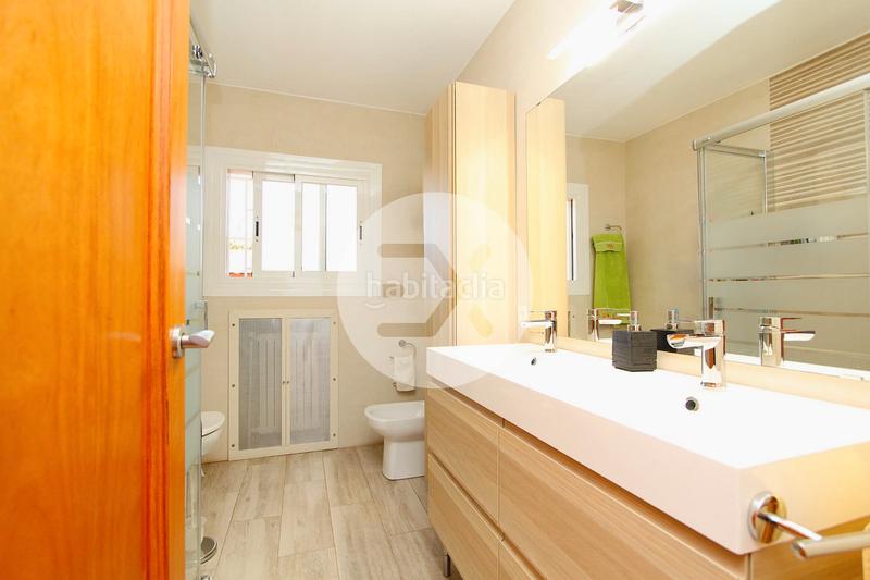 Foto 59bb568b-ce52-46ca-9a16-a7b6425d56b9. Haus mit kamin heizung parking pool in Montmar Castelldefels