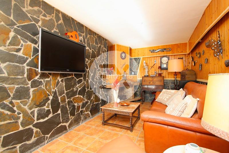 Foto c40f8670-5e96-4e3f-924f-14d02f77808d. Haus mit kamin heizung parking pool in Montmar Castelldefels