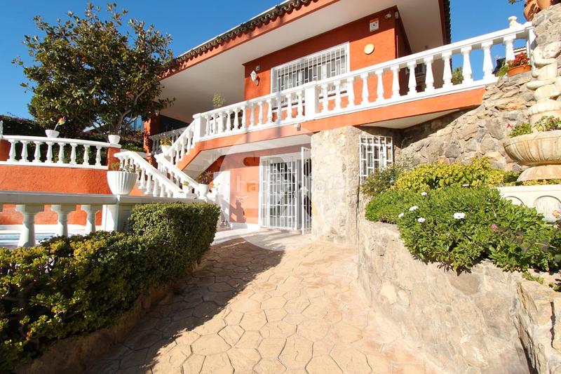 Foto cb843dcb-6a3a-47d8-935e-b8d61ad55f20. Haus mit kamin heizung parking pool in Montmar Castelldefels