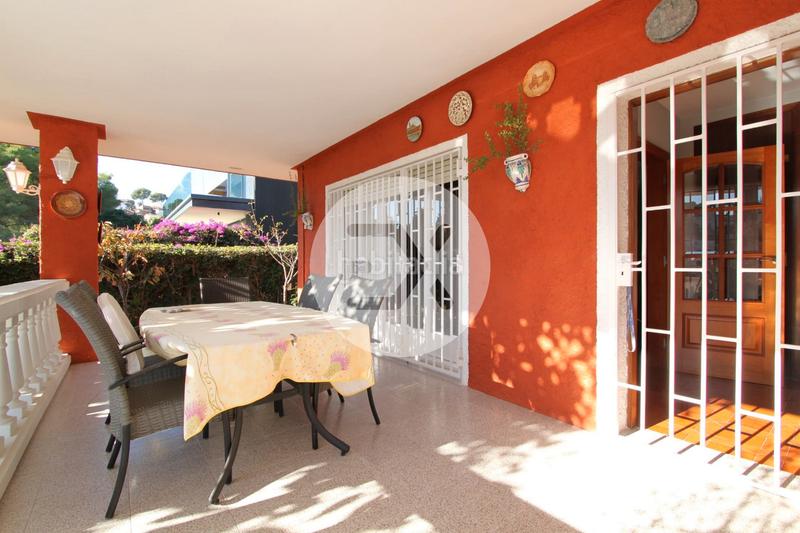 Foto f1d3716c-41ec-4f62-a838-8c14bebee416. Haus mit kamin heizung parking pool in Montmar Castelldefels