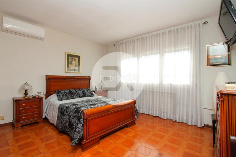 Foto fb461b90-d311-4dee-a2e2-2eb38ff4f468. Haus mit kamin heizung parking pool in Montmar Castelldefels