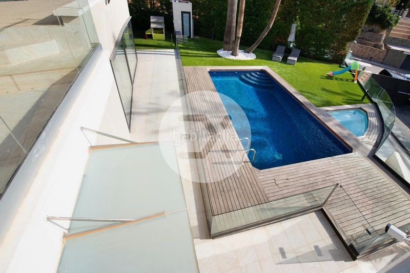 Foto 019ccfcd-ca0d-487b-a14e-907146420b36. Casa amb xemeneia calefacció aparcament piscina a Castelldefels