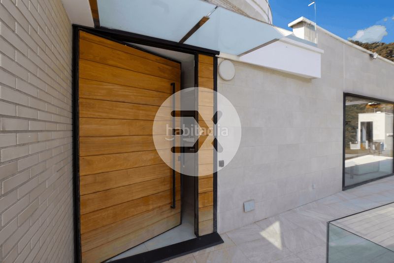 Foto 107c2804-cb04-4720-a065-ff30290a7899. Casa amb xemeneia calefacció aparcament piscina a Castelldefels