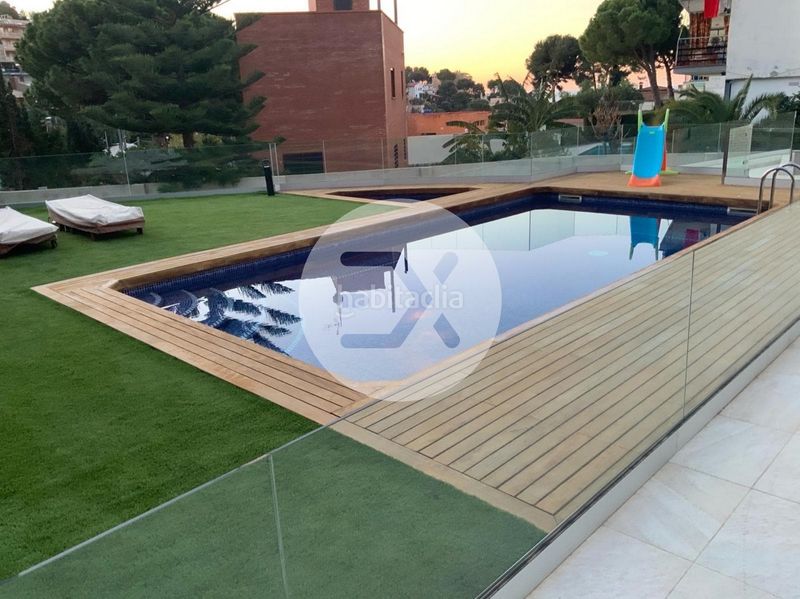 Foto 378dfccb-0714-4562-b2f7-b271d614570f. Casa amb xemeneia calefacció aparcament piscina a Castelldefels
