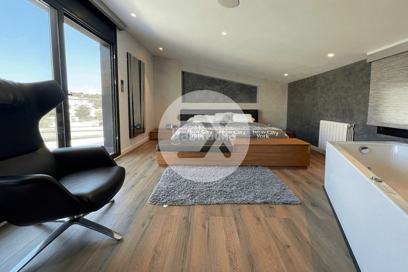 Foto 5a5a1d6e-e79d-4505-8d39-0ecca6d59532. Casa amb xemeneia calefacció aparcament piscina a Castelldefels