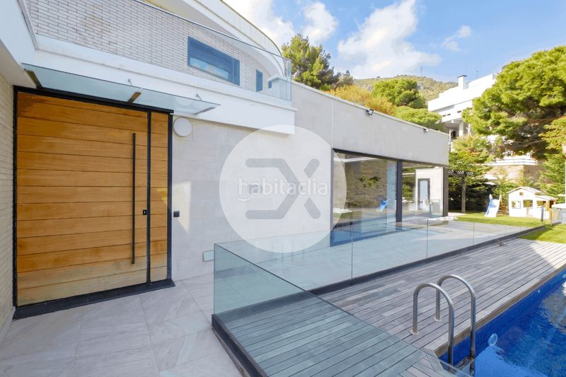 Foto 9a676976-b8f3-4ea4-bb73-a6e8f3bc6de5. Casa amb xemeneia calefacció aparcament piscina a Castelldefels