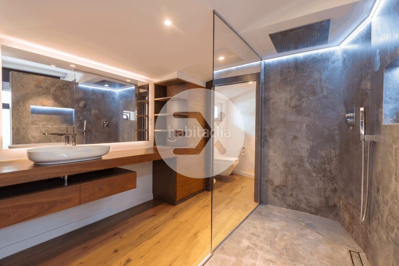 Foto dfdd9c99-1617-42e9-8123-e23b0a387ad6. Casa amb xemeneia calefacció aparcament piscina a Castelldefels
