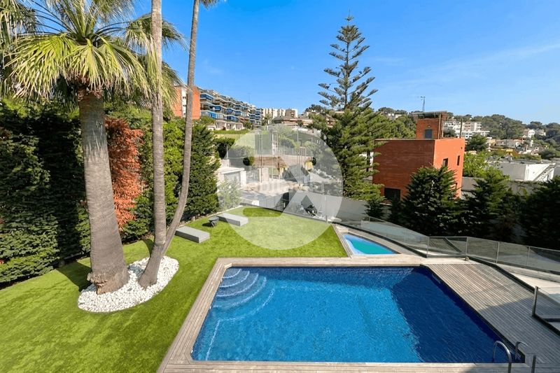 Foto ebb04bab-663e-4647-a532-ad41188ba258. Casa amb xemeneia calefacció aparcament piscina a Castelldefels