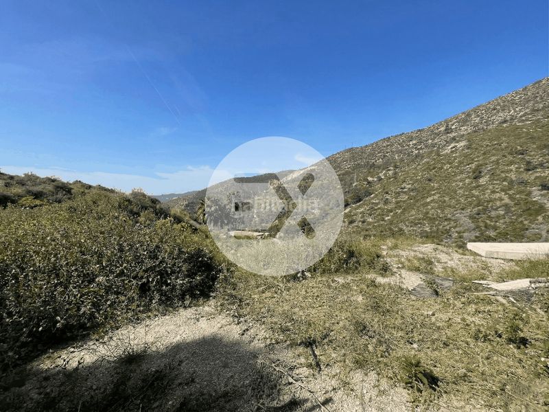 Foto 9d93c6da-fb21-4ee9-9d63-93cb2d59a8c1. Terreno residencial en les botigues de Sitges Sitges