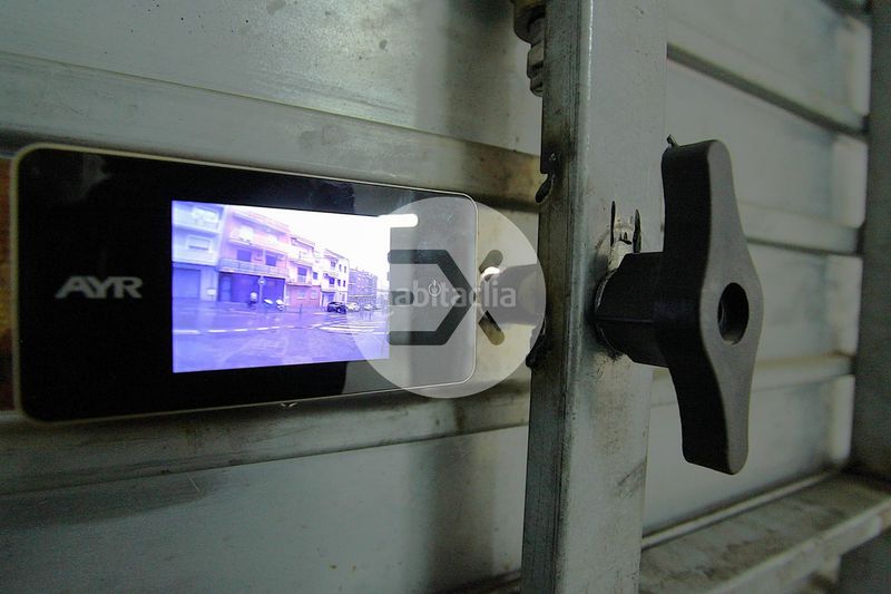 Foto 76a26719-c5c9-4cf4-8d9e-6417df1a528f. Local comercial a La Roureda Viladecans