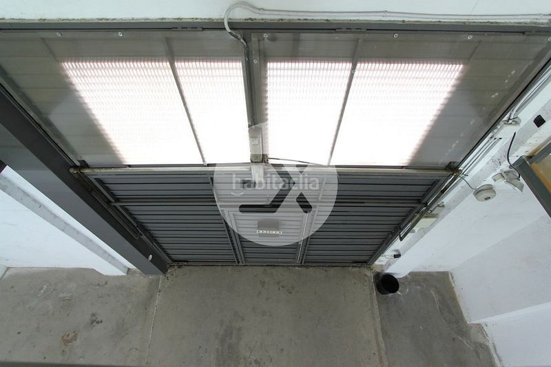 Foto aea07cb3-9216-442d-b22b-8ade9ad285a8. Local comercial a La Roureda Viladecans