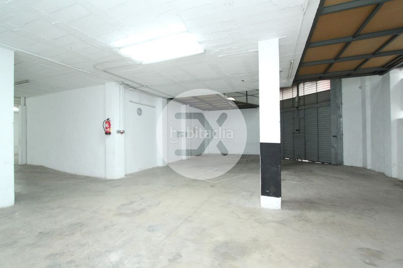 Foto aeb5bd6a-36bc-4c59-b94e-ca183a5b3030. Local comercial a La Roureda Viladecans