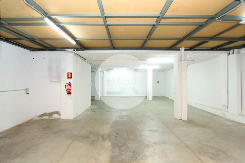 Foto c468f56f-a618-47ab-af6e-f311e8f9eddb. Local comercial a La Roureda Viladecans