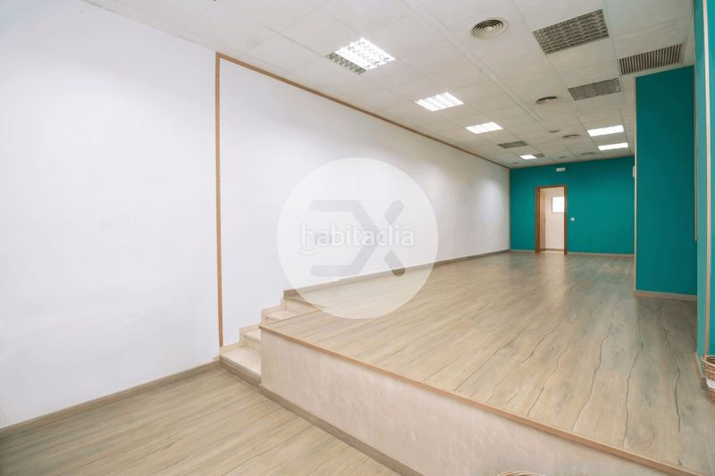 Foto 83cddd9d-8930-4c79-b5cf-0d5d68324835. Local comercial a Muntanyeta Castelldefels