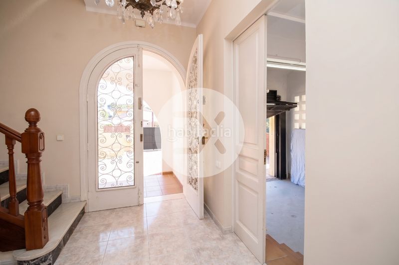 Foto 97bc2cc6-f739-40a3-abb2-52752f1c16b5. Casa amb aparcament a Montmar Castelldefels