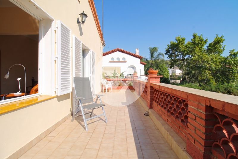 Foto f8d39a4f-88cb-4fdf-be34-b2ec1434581a. Casa amb aparcament a Montmar Castelldefels