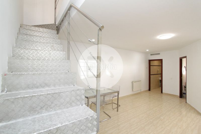 Foto 2bc20793-9202-42eb-abd7-801c4f54e08c. Casa amb calefacció a Passeig Maragall Gavà