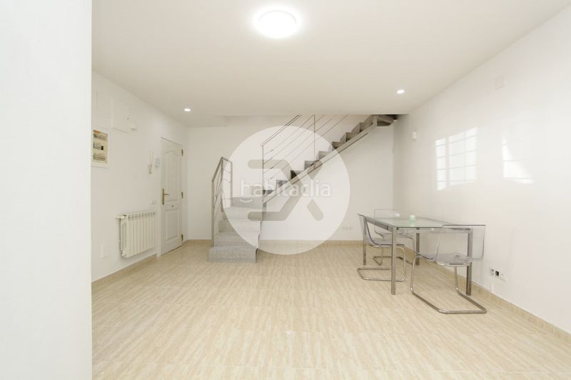 Foto 356b9d93-25c3-45a0-b5e1-09c46b782317. Casa amb calefacció a Passeig Maragall Gavà