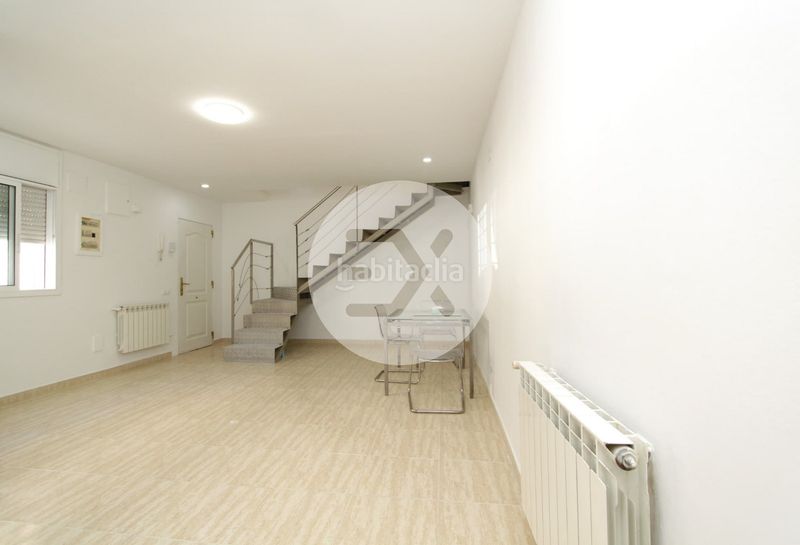 Foto 5e98ebca-a379-4420-9c81-bc749134c0a7. Casa amb calefacció a Passeig Maragall Gavà