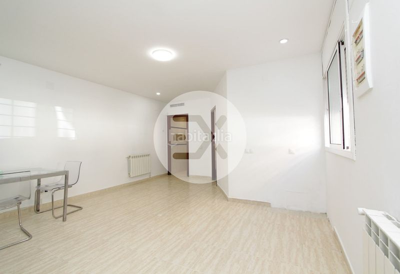 Foto 95dc92e8-561c-4022-b753-76490e08d26a. Casa amb calefacció a Passeig Maragall Gavà