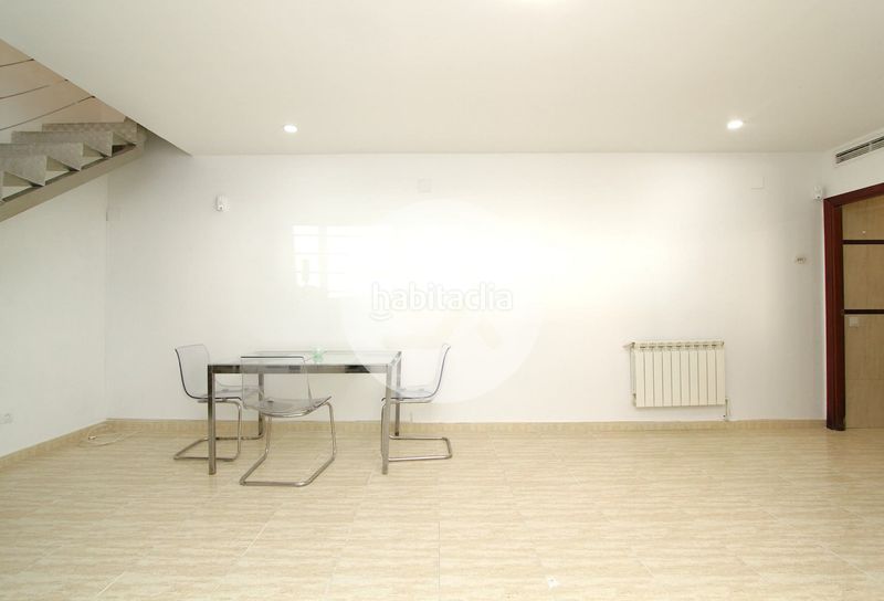 Foto deeb9060-1fc4-4667-96c2-f388498ee66a. Casa amb calefacció a Passeig Maragall Gavà