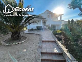 Chalet in Carrer major 316. Piscina, barbacoa, parcela llana, sol