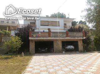 Chalet en Cervelló. Posibilidad de adaptarla para dos familias 6 habitaciones y cerc