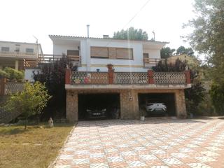 Chalet à Cervelló. Posibilidad de adaptarla para dos familias 6 habitaciones y cerc