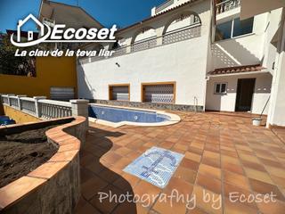 Chalet in Carrer major 316. Casa con grandes espacios cerca del pueblo posibilidad dos famil