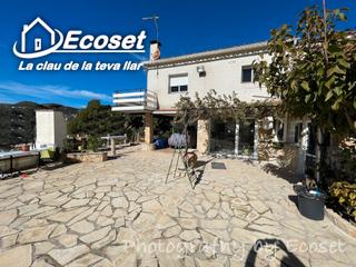 Chalet à Carrer major 316. Cercana al pueblo grandes vistas