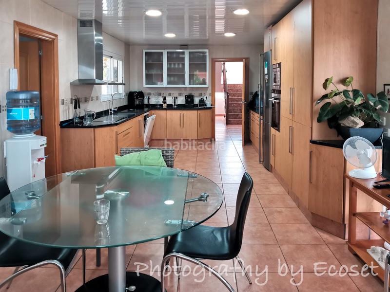 Foto 70e0a76a-b1cb-47e4-bbeb-f4ae7325e950. Chalet en carrer major 316 espectacular casa con piscina en Vallirana