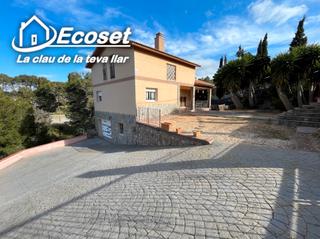 Chalet en Carrer major 316. Chalet soleado en gran parcela