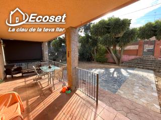 Chalet in Carrer major 316. Chalet soleado en gran parcela