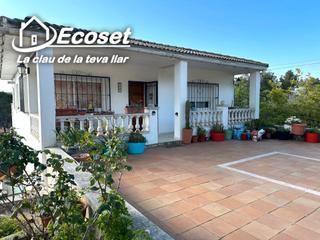 Chalet en Carrer major 316. Vivienda en amplia parcela con muchas posibilidades