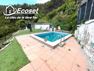 Maison à Carrer major 316. Acogedora casa a pie de calle con terraza, jardín y piscina en p