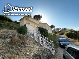 Chalet en Carrer major 316. Casa para reformar con gran terreno en olesa de bonesvalls