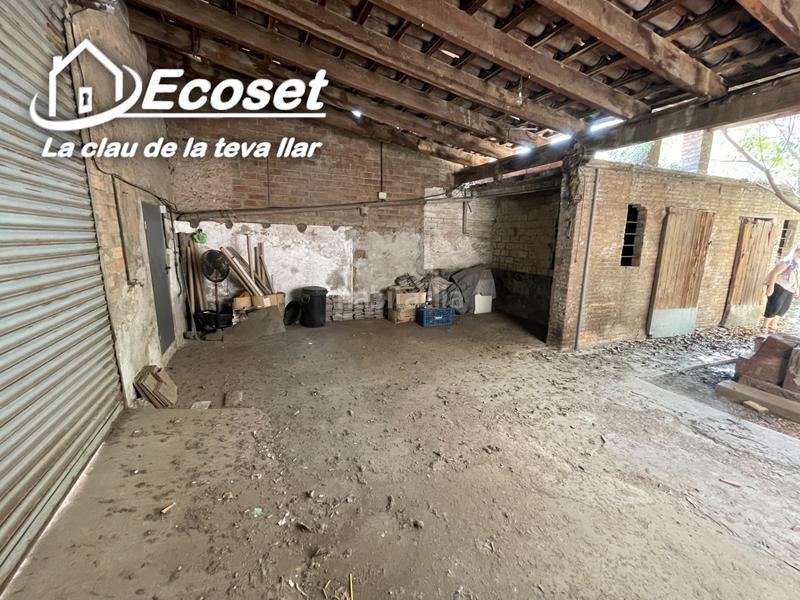 Foto 697dd73d-dc0b-4c8a-a2d2-8a38dde565d3. Edifici a Sant Vicenç dels Horts