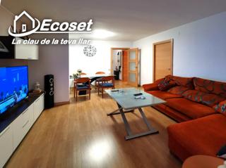 Appartement  Carrer amadeu vives. Piso recién reformado
