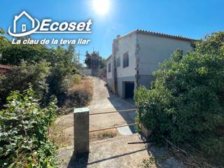 Xalet a Carrer major 316. Vivienda en parcela de 2.400 m² – muchas posibilidades