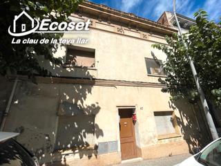 Casa a schiera  Carrer joaquim mensa. Casa de 1910 con 4 viviendas a rehabilitar o solar con anteproye