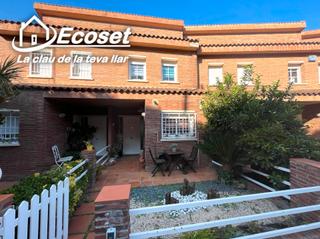 Casa adossada a Carrer major 316. Casa adosada en el casco urbano de vallirana, con jardín y buhar